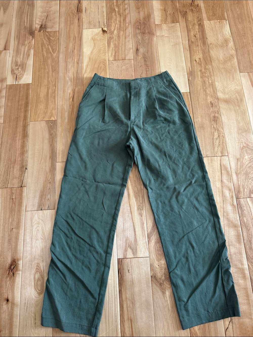 Gap Women’s pleated Pants in Deep Green